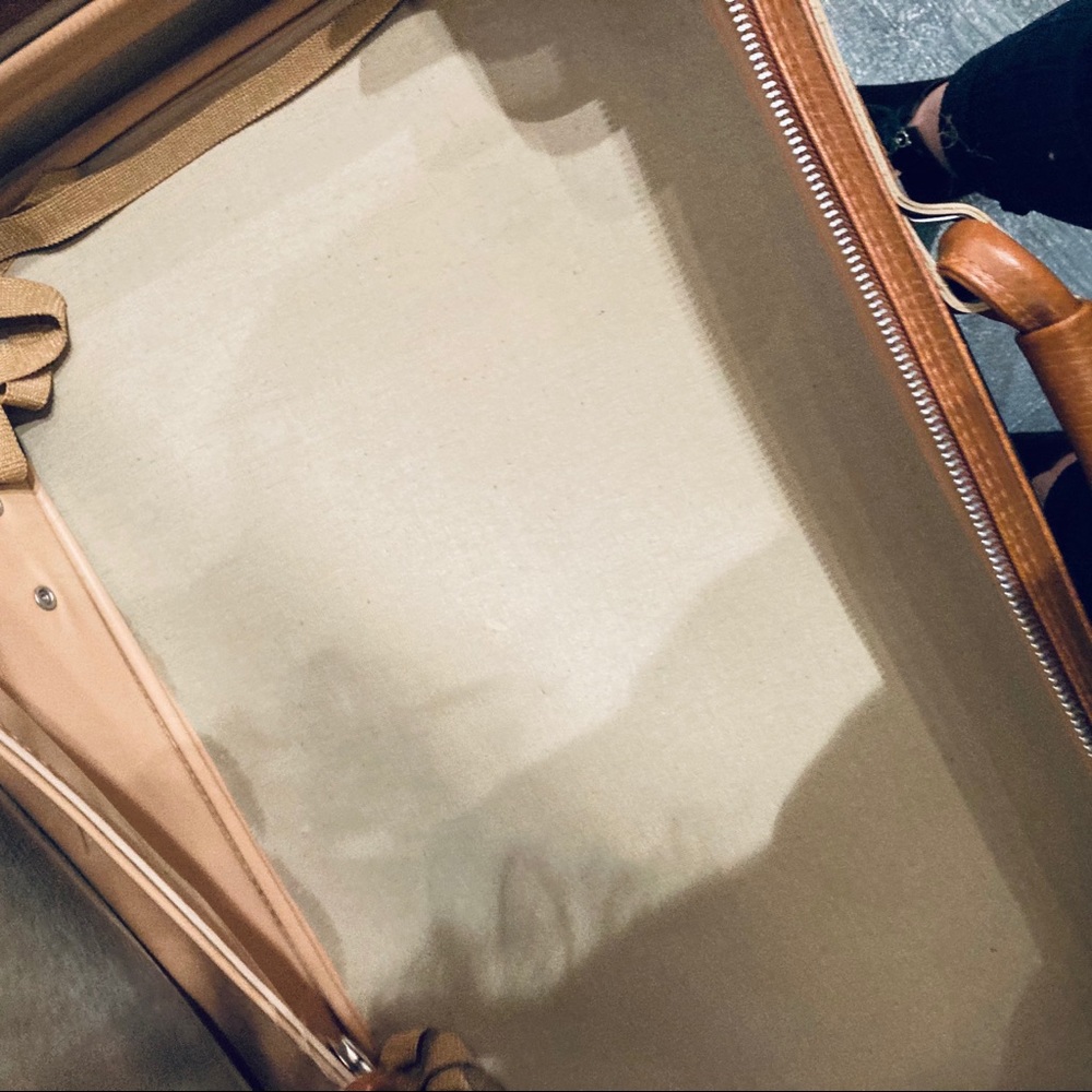 SOLD. Set of 2 Vintage 70s Tan Faux Leather Suitcases - Picture 9 of 13